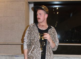 Marc, 25 ans. Serveur