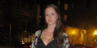 Karine, 23 ans. Costumière