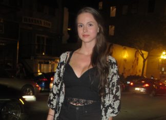 Karine, 23 ans. Costumière