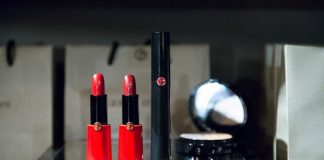 Noir et rouge chez Armani