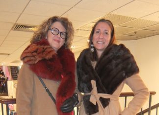 Julie & Christine, 50 & 51 ans. Enseignantes en commercialisation de la mode au Cégep Marie-Victorin