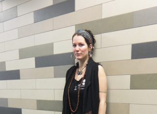 Look de métro: Emma, 24 ans. Étudiante et designer de bijoux