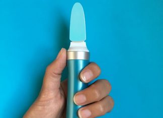 Des ongles brillants… sans passer par le salon!